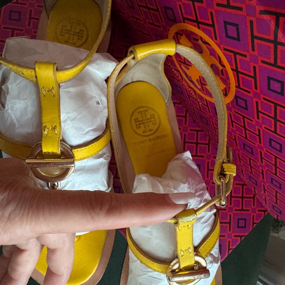 Tory Burch Yellow Leather Sandals | Size 6.5 💛 - Picture 8 of 11